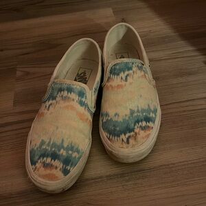 Women’s 8.5 Tie Dye Vans